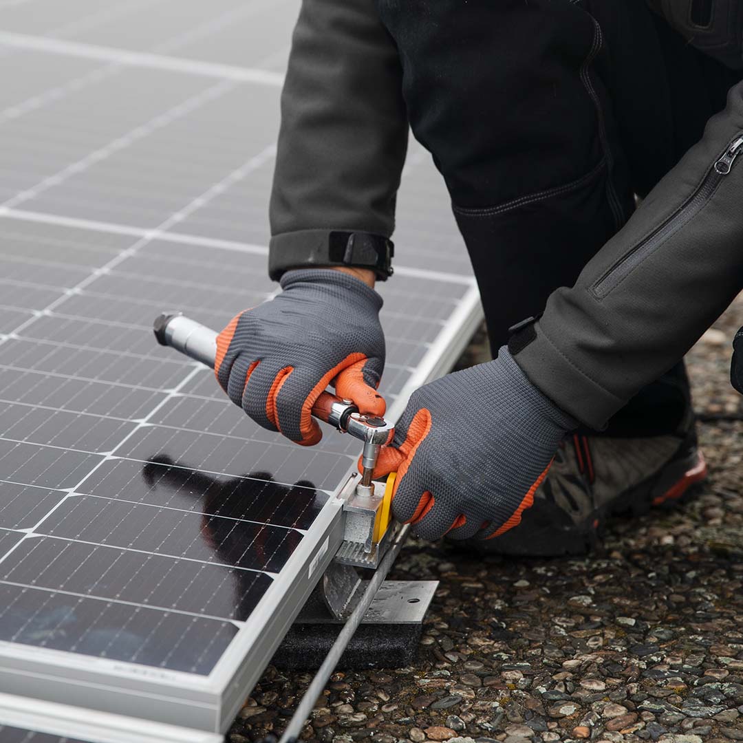 Worker,Installing,Solar,Photovoltaic,Panel,System,On,Roof,Of,A