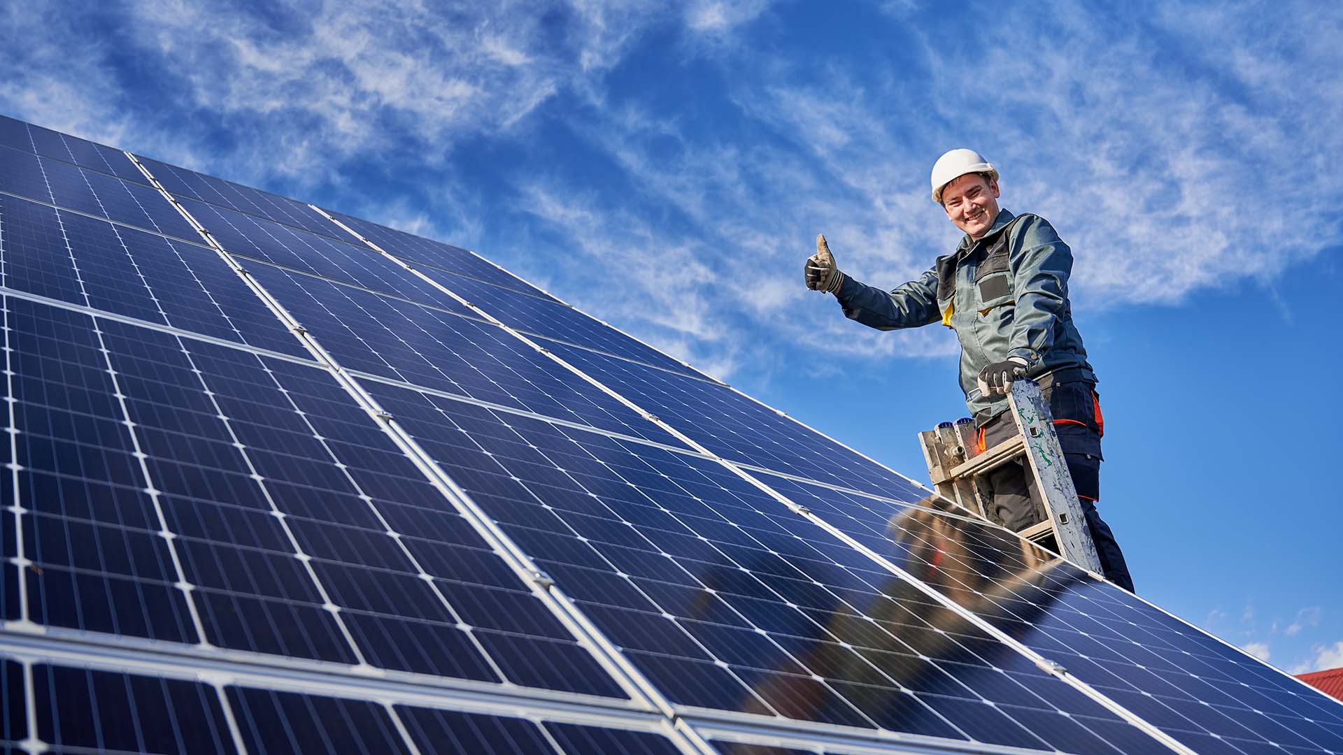 Low,Angle,View,Portrait,Of,A,Smiling,Worker,,Installing,Solar